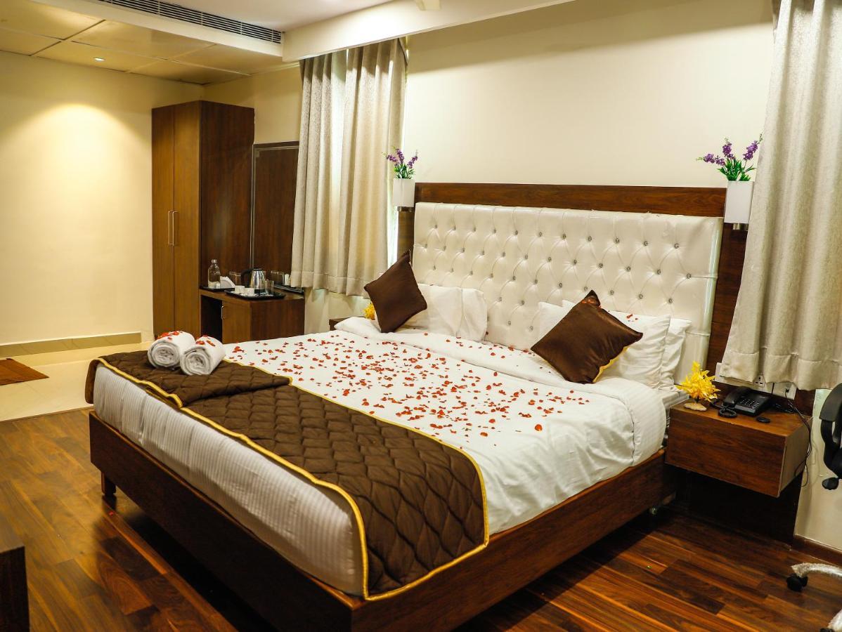 Hotel Rn Grand Vidzsajavádá Kültér fotó
