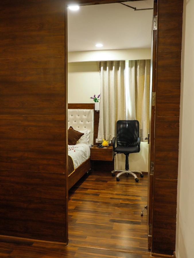 Hotel Rn Grand Vidzsajavádá Kültér fotó