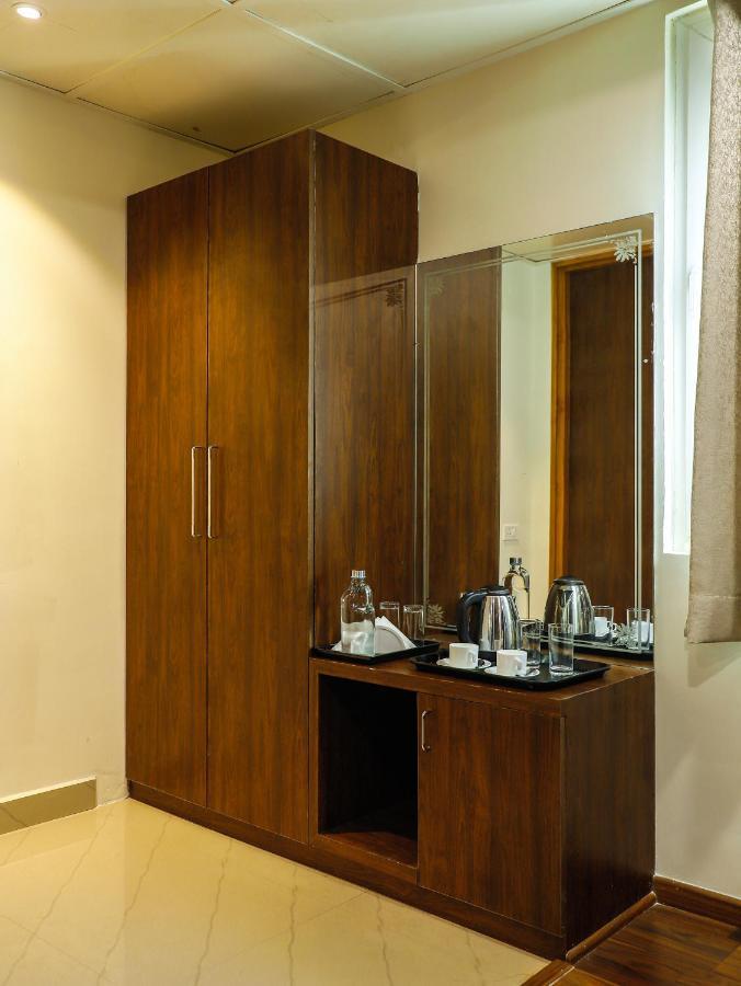Hotel Rn Grand Vidzsajavádá Kültér fotó