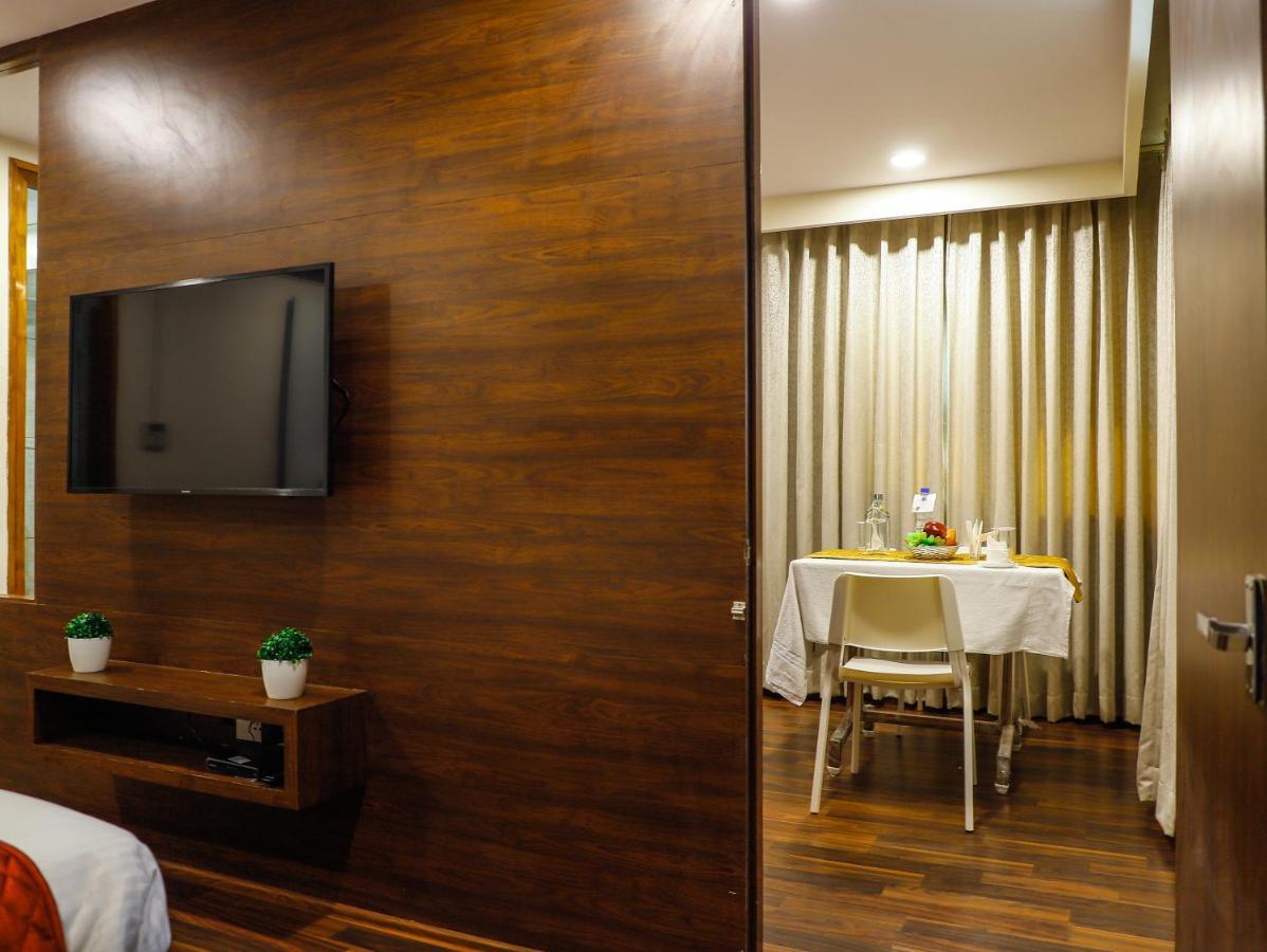 Hotel Rn Grand Vidzsajavádá Kültér fotó