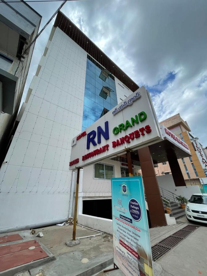 Hotel Rn Grand Vidzsajavádá Kültér fotó
