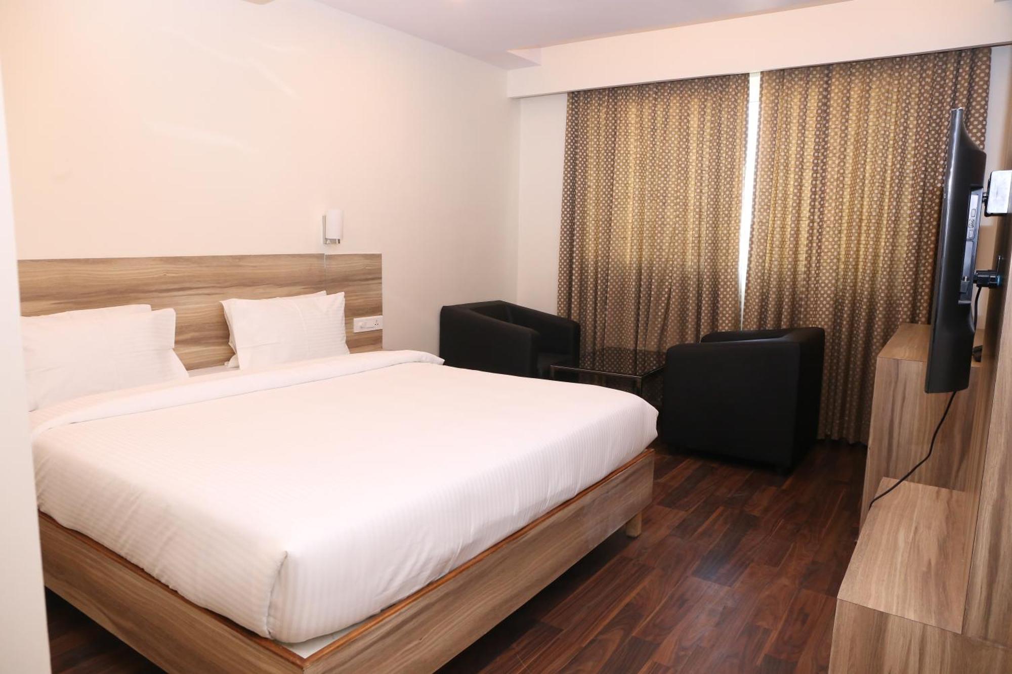 Hotel Rn Grand Vidzsajavádá Kültér fotó